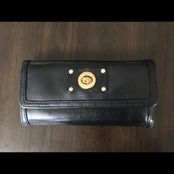 Marc Jacobs Handbags - Marc Jacobs Totally Turnlock Tri-fold Wallet